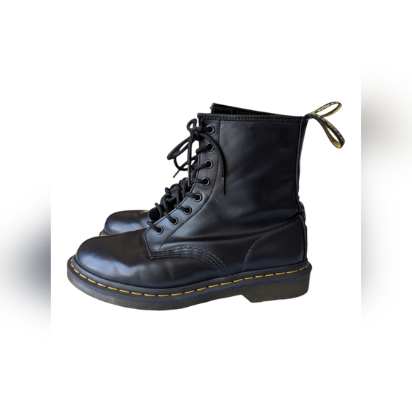 Combat Boots- Dr. Martens 1460 Originals- Unisex 8W-7M. Slip-Resistant - Picture 5 of 17